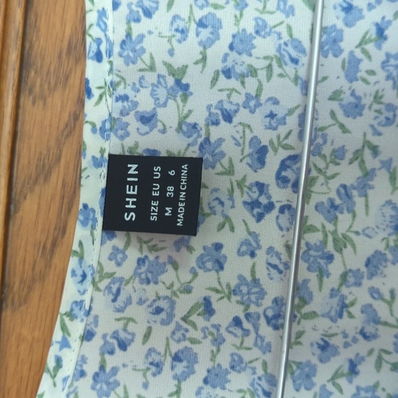 Shein Ditsy Floral Babydoll Short Sleeve Blouse Size M - Picture 2 of 7